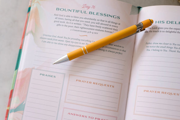 The A Year of God's Goodness Prayer + Praise Tracker Book