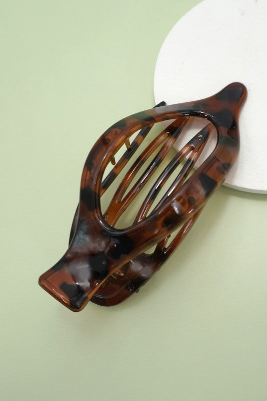 The Denise Oval Lay Flat Hair Claw Clip