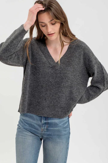 charcoal grey blu pepper v-neck long sleeve marled knit pullover sweater basic relaxed fit