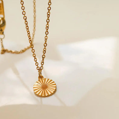 The Miraz 18k Gold Round Sun Gaze Necklace